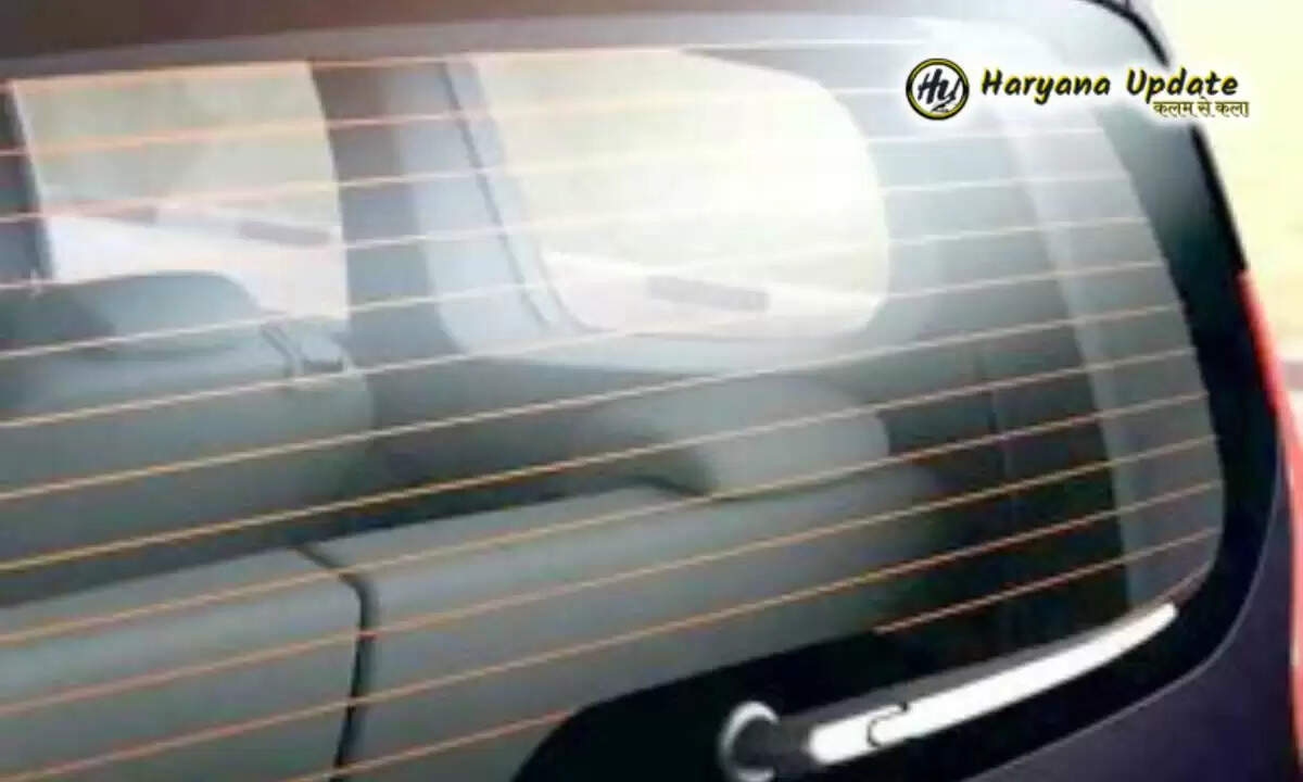 Driving Tips: कार के पिछले शीशे पर क्यों दी जाती हैं लाल लाइनें? जानिए वजह