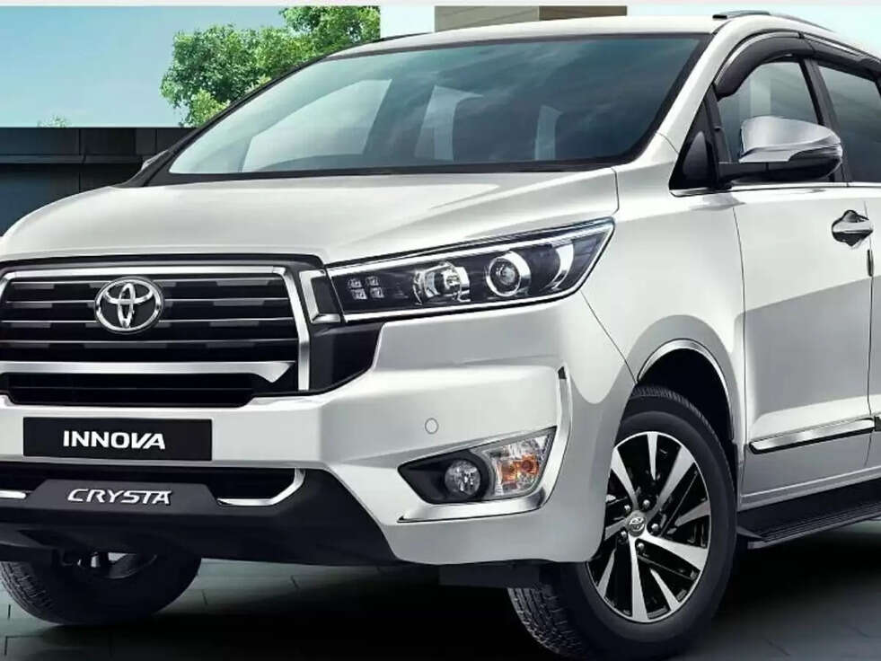 Innova Crysta facelift 2023 हुई लॉन्च! पावरफुल माइलेज और अमेजिंग फीचर देखकर रहे जायेगे दंग 