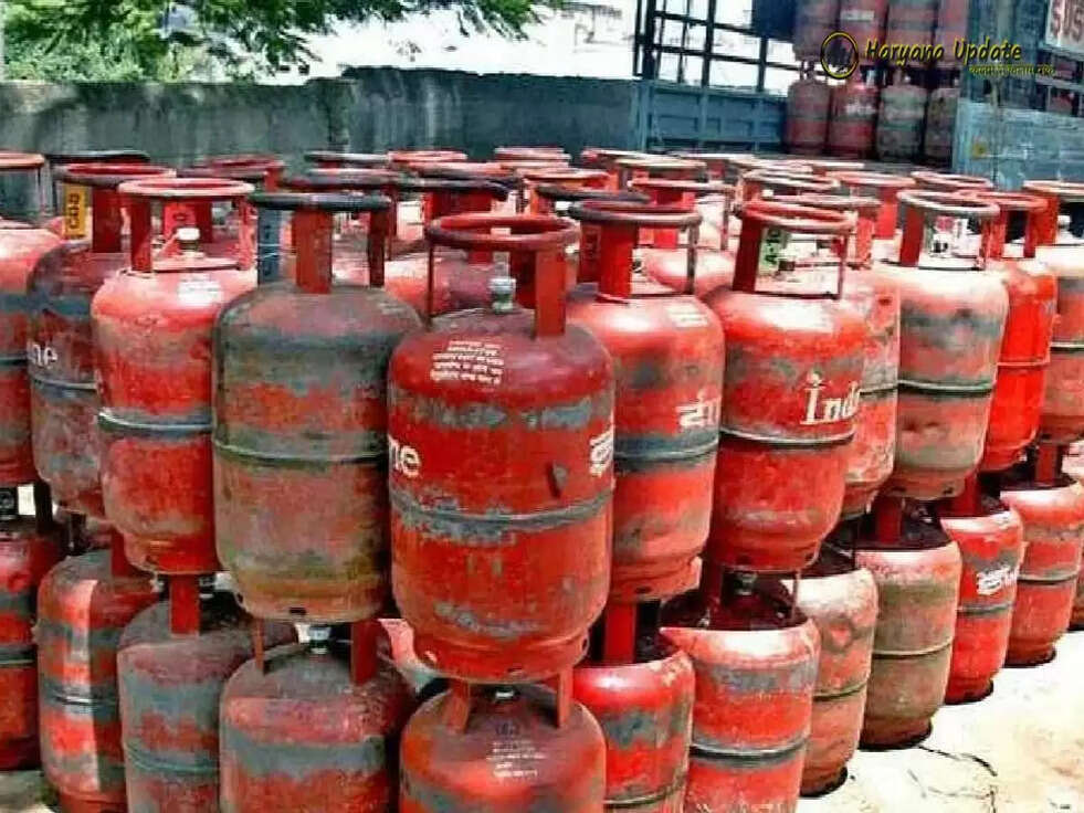 LPG Price: गैस स&zwj;िलेंडर पर मिल रही इतने की छूट, फटाफट उठाएं फायदा