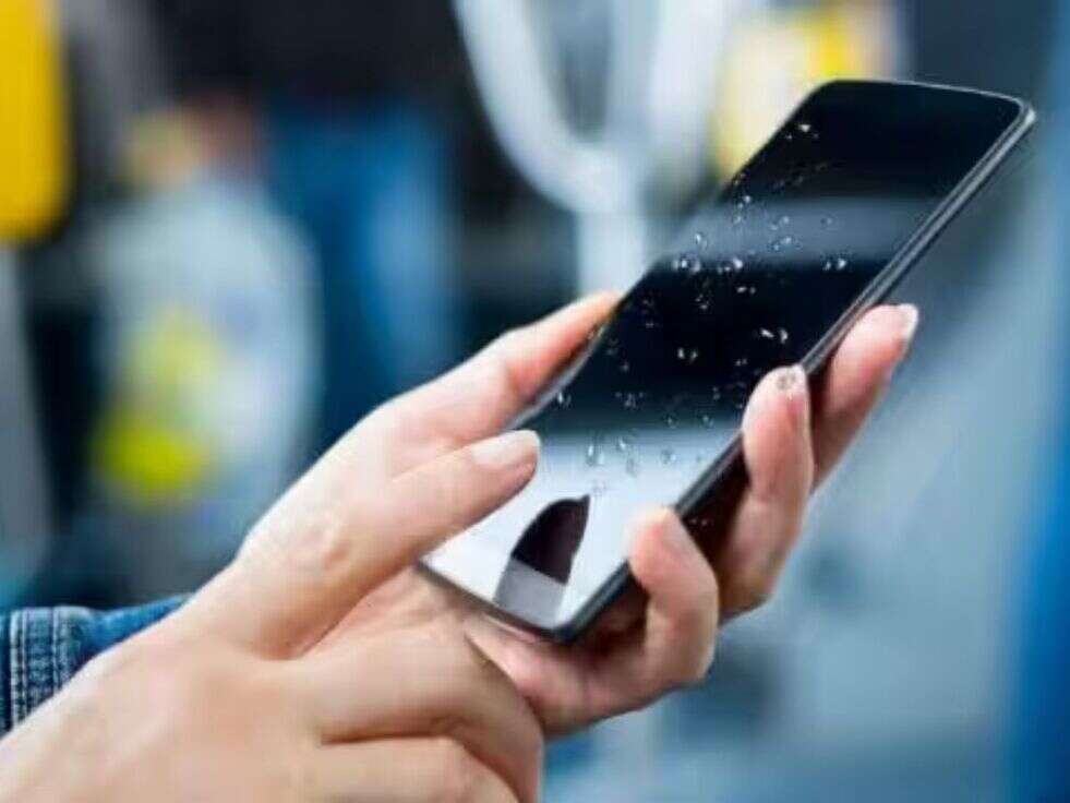 AMOLED Display से स्मार्टफोन में होते हैं ये नुकसान, इन बातों का रखें ध्यान