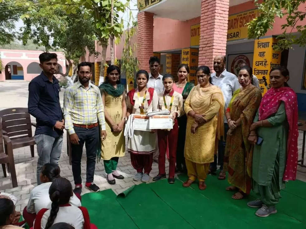 &nbsp;राज्य स्तर पर बेटियों ने मारी कराटे में बाजी