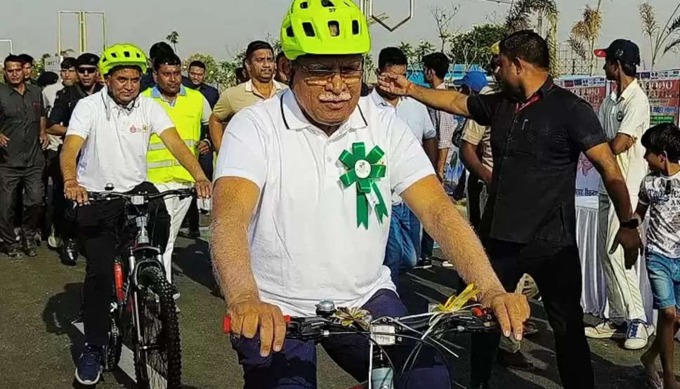 Haryana News: CM मनोहर ने गुरुग्राम चलाई साइकिल और कई योजनाओं का किया शुआरभ