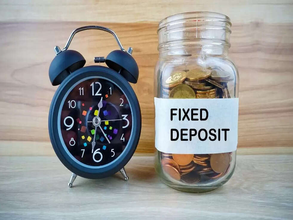 Fixed Deposite : सीनियर सिटीजन को ये 3 बैंक अब एफडी पर दे रहे 8.15 फीसदी तक ब्याज