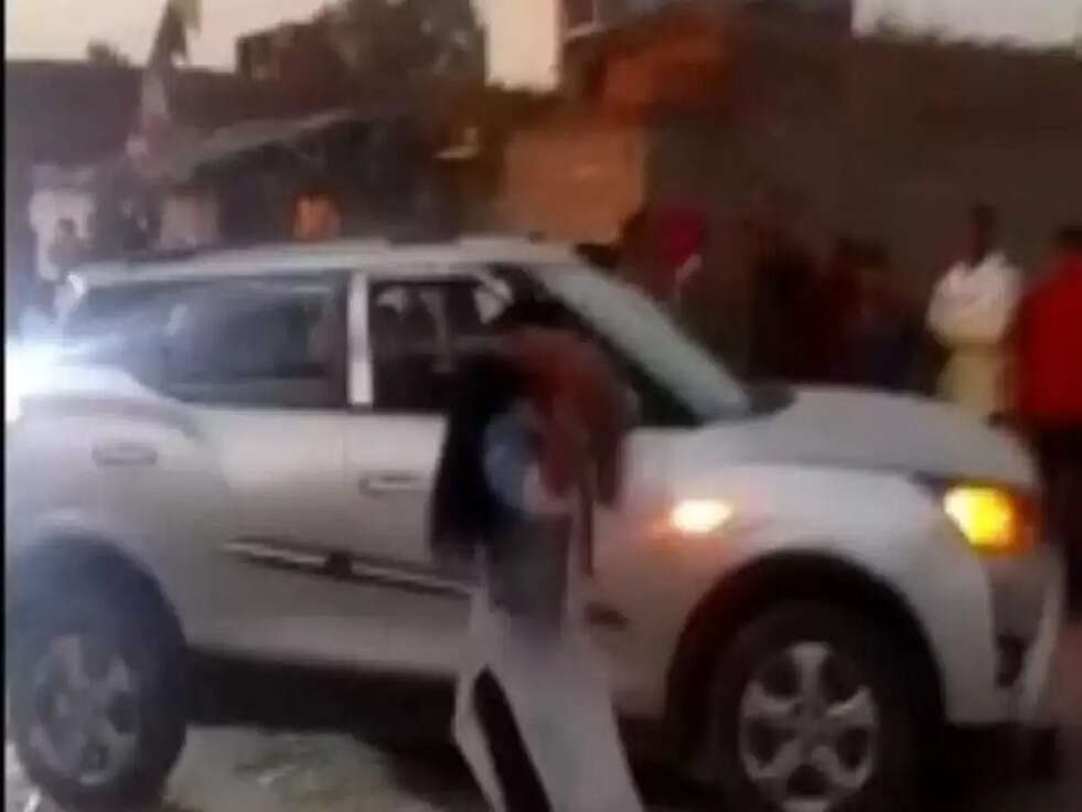 शराब पिकर कर रहा था लोगो के साथ गाली गलोच, फ़िर बहादुर लड़की ने जो किया उसे देखकर हो गए सब हैरान