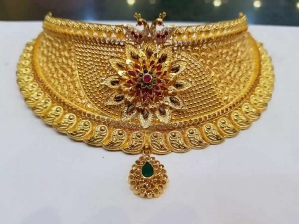 Gold Price Today: सोना&nbsp;बनवाने का अच्छा समय, तुरंत खरीदें&nbsp;22 से 24 कैरेट गोल्ड&nbsp; सिर्फ इतने रुपए में, जानिए नया भाव