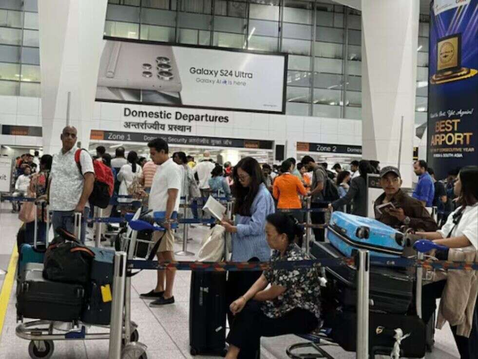 Delhi Airport पर पैसेंजर्स को मिली नई सुविधा, केवल 30 सेकेंड में उतार सकेंगे सामान