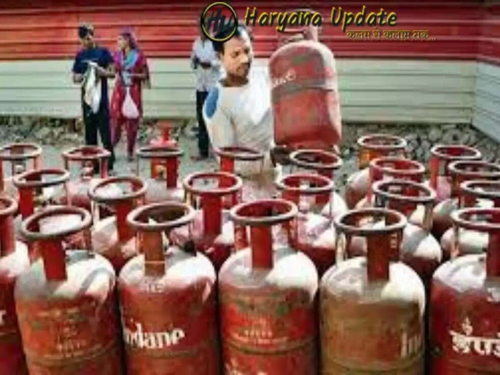 LPG Gas Price: एलपीजी उपभोक्ताओं के लिए खुशखबरी,  सरकार के ऐलान के बाद इतने रुपये कम हुआ सिलेंडर के रेट..