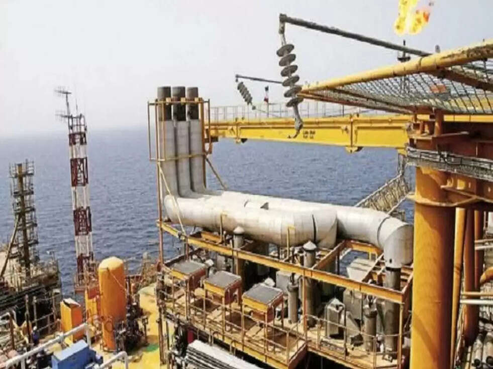 कच्चे तेल पर सरकार ने घटाया विंडफॉल टैक्स, जानिए ताजे़ रेट&nbsp;