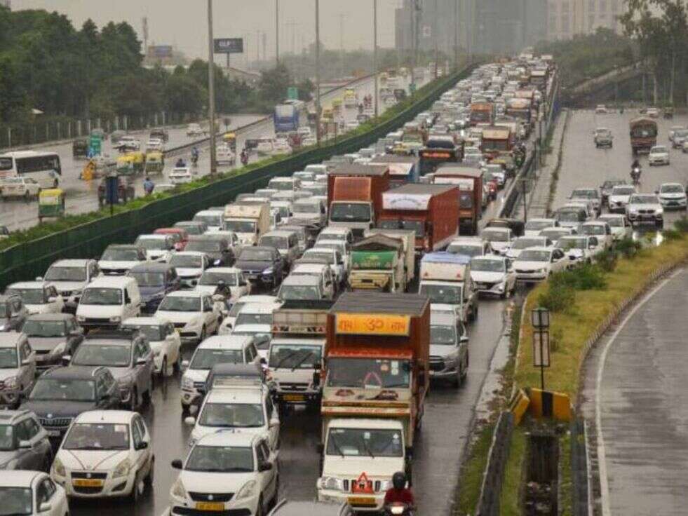दिल्ली-गुरुग्राम जा रहे हैं तो संभलकर जाना! ट्रैफिक पुलिस की एडवाइजरी