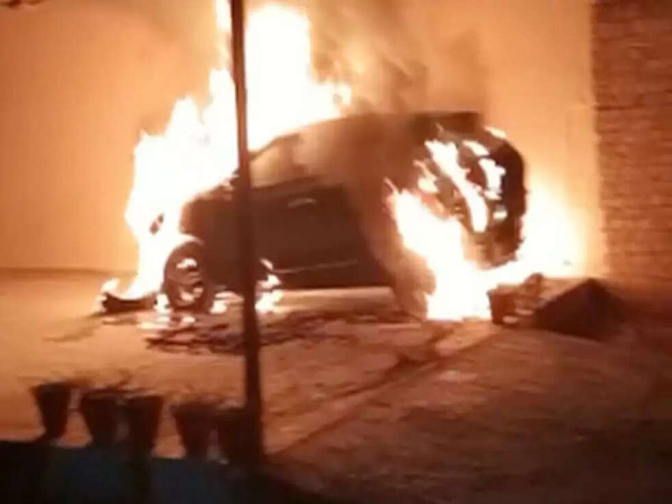 Punjab Church Attack: तरनतारन शहर में चर्च पर हमला, पादरी की गाड़ी जलाई, जानिए पूरा मामला&nbsp;