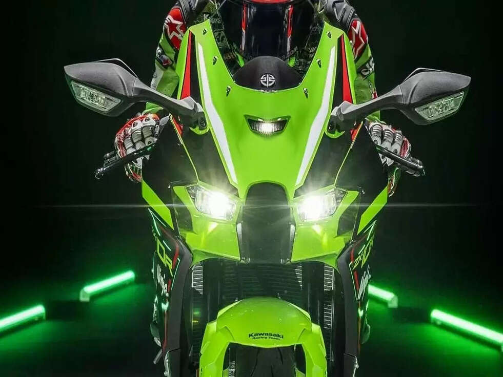 Kawasaki Ninja ZX-10R: Alto से भी बड़ा है इस बाइक का इंजन
