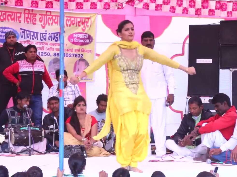 Dance Video: सपना चौधरी ने देसी स्टाइल में लगाया ठुमका, देख लोगों का छूटा पसीना