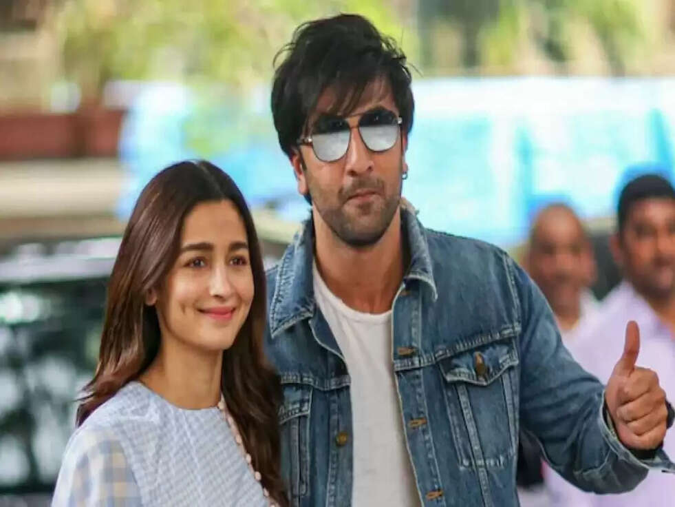 Congratulations Alia-Ranbir: आलिया भट्ट और रणबीर कपूर की ख़ुशी का रहा न ठिकाना, लोगों ने दी माता-पिता बनने की बधाई