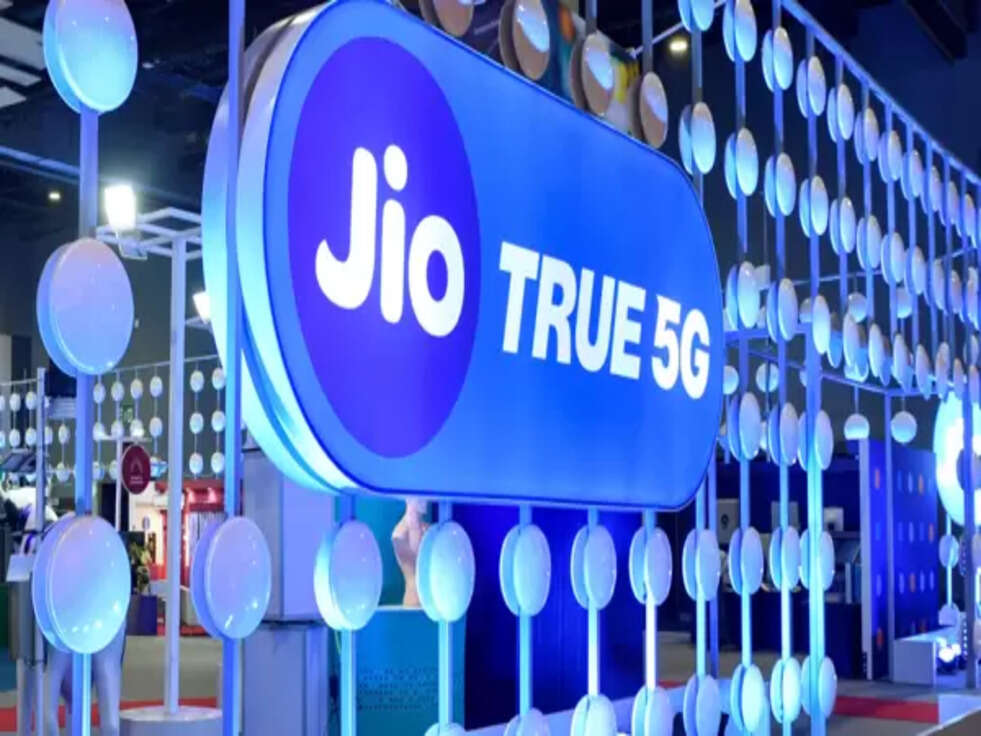 Reliance Jio ने चलायी एक के साथ चार की स्कीम, जानिये पूरी खबर  
