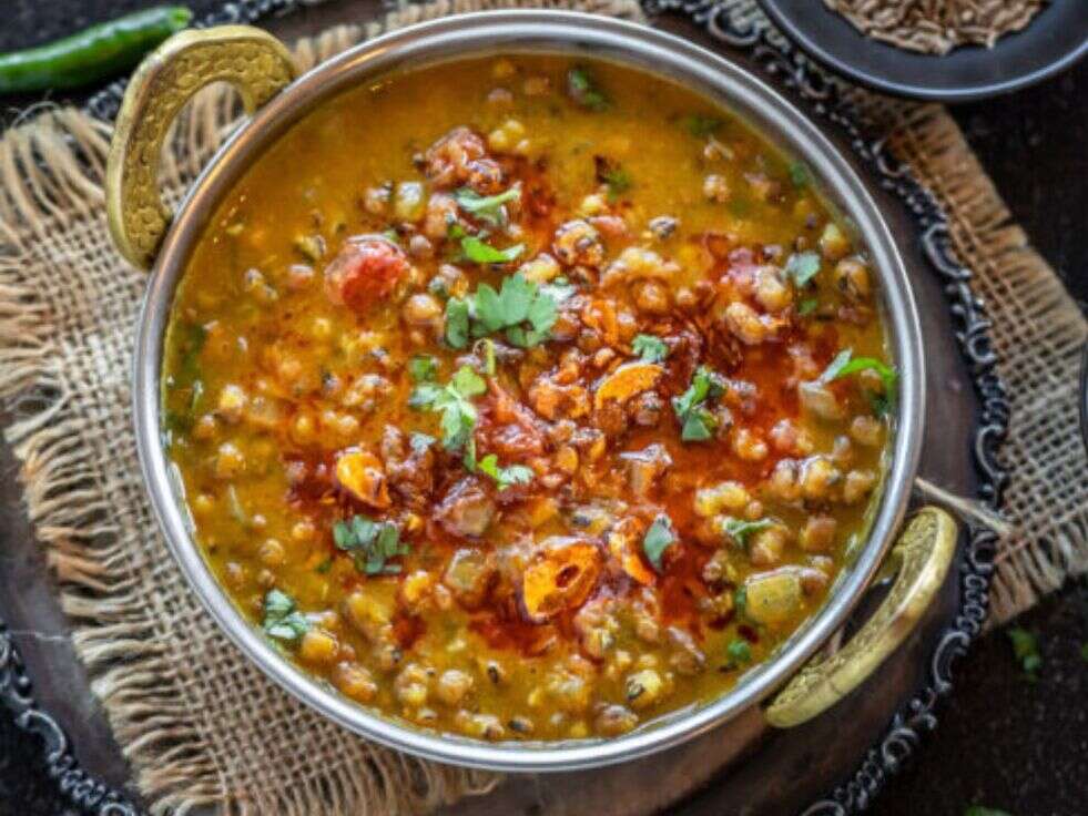 Hari Moong Dal Recipe: हरी मूंग दाल से बनाएं स्वादिष्ट सब्जी, मिलेगा भरपूर प्रोटीन, रेसिपी भी हैं आसान