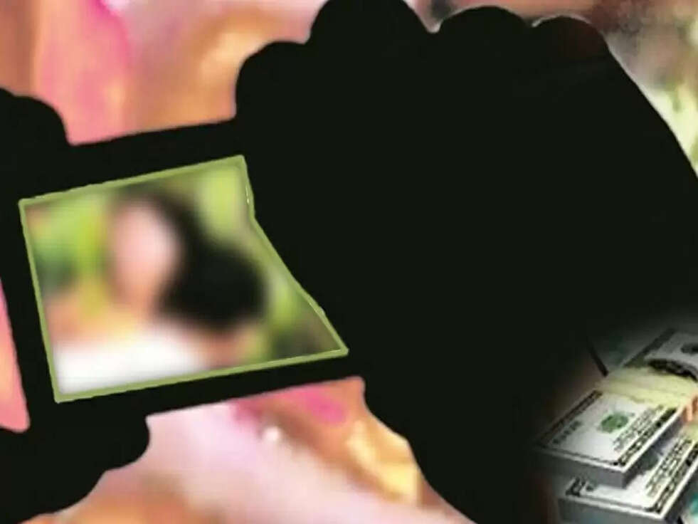 Crime: 150 से ज़्यादा पुलिसवाले हुए इस अपराध का शिकार, वीडियो कॉल उठाते ही काम तमाम