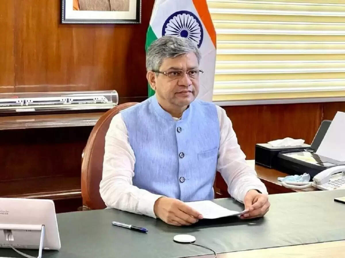 Indian Railways: रेल मंत्री का बड़ा ऐलान, ट्रेन में महिलाओं को मिलेगी ये सुविधा