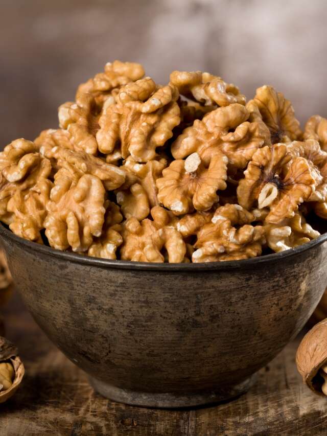 HEALTH BENEFITS OF CONSUMING SOAKED WALNUTS