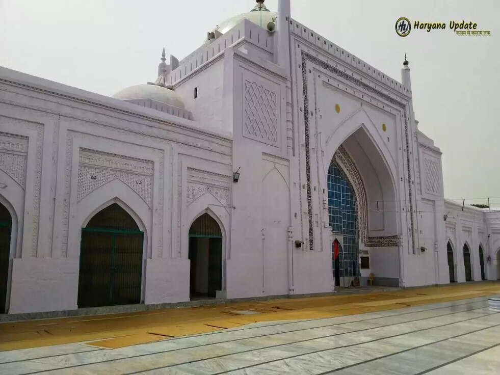 Badaun Jama Masjid Row: जामा मस्जिद पर बवाल, हिंदू पक्ष ने शिव मंदिर होने का किया दावा