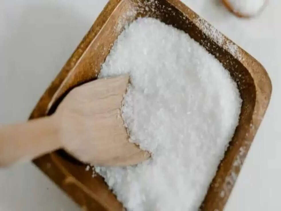 Vastu Tips: भूलकर भी न गिराएं ये चीजें, वरना करना पड़ेगा कई परेशानियों का सामना