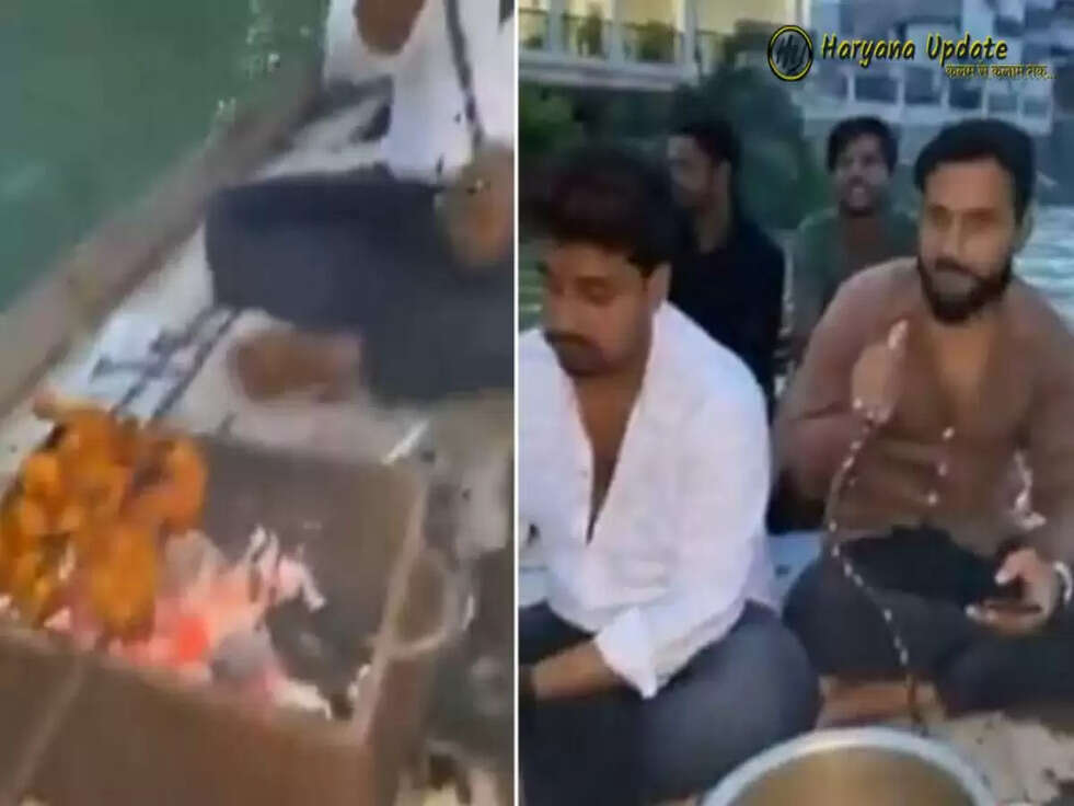 गंगा नदी में तैरती नाव पर पकाया था मांस, अब हुआ केस दर्ज 