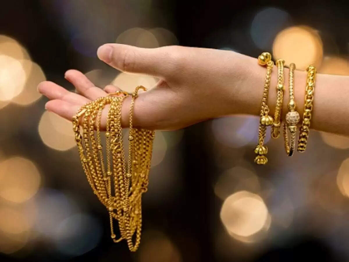 Gold Latest Price: त्योहारी सीजन से पहले गिरा सोने का रेट, चेक करें आज के भाव