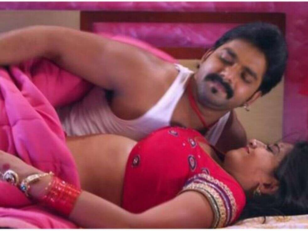 पवन सिंह ने मोनालिसा के साथ पूरी रात किया रोमांस