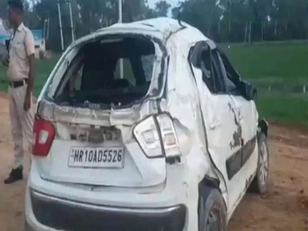 Sonipat: भीषण सड़क हादसा, तेज रफ्तार कार पलटी, 1 पुलिसकर्मी की मौत, 4 घायल