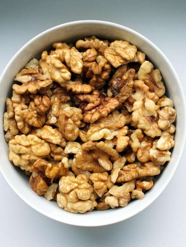 5 Amazing Benefits of Walnuts for Married Men