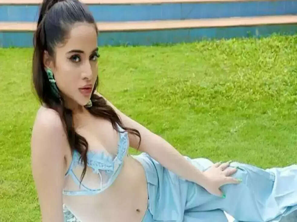 Urfi Javed ने पार की बोल्डनेस की सारी हदें, देखिए फ़ोटोज़ 