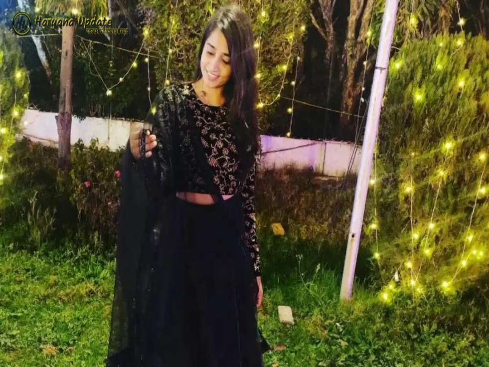 IAS Story: पापा से कहा अफसर बनकर दिखाऊंगी और 22 साल की उम्र में बन गईं आईएएस