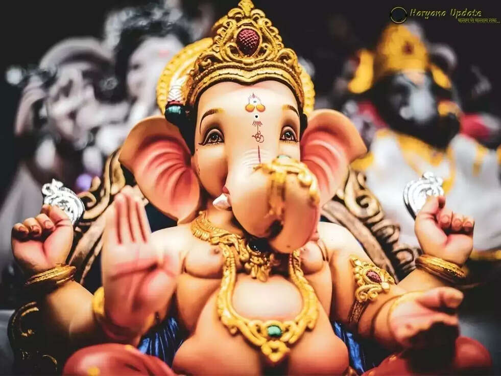 Ganesh Chaturthi : बॉलीवुड के सितारे खुद बनाते हैं गणपति की ईको फ्रेंडली मूर्ति