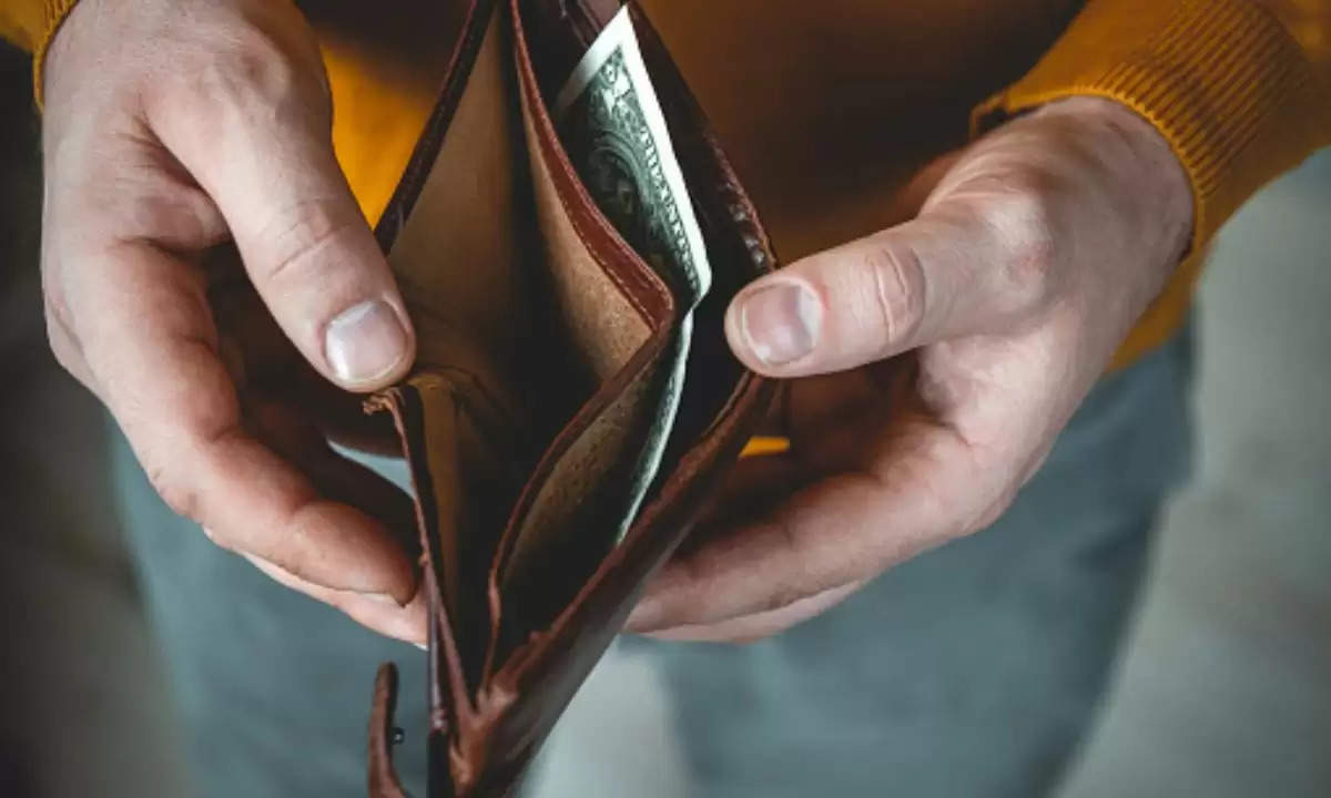 Save Money: इन 5 आदतों से जेब रहती है हमेशा खाली, तुरंत करें बदलाव