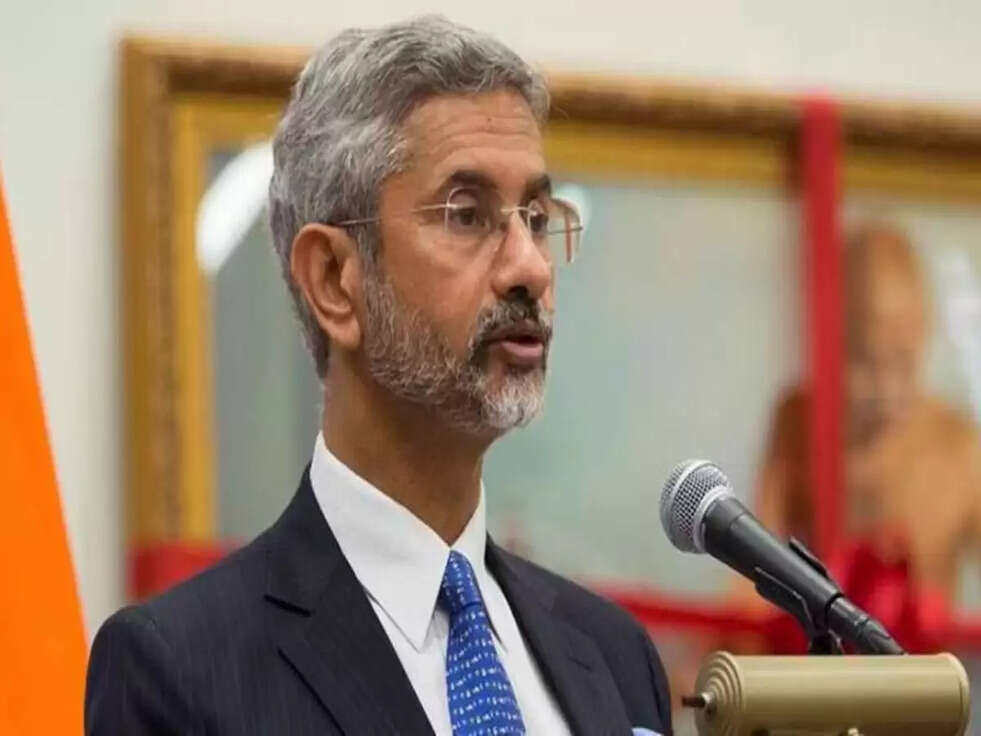 S Jaishankar: जयशंकर ने एक-एक कर लगाई पश्चिम देशों की क्लास, 'भारत को कई सालों तक नहीं दिए गए हथियार'
