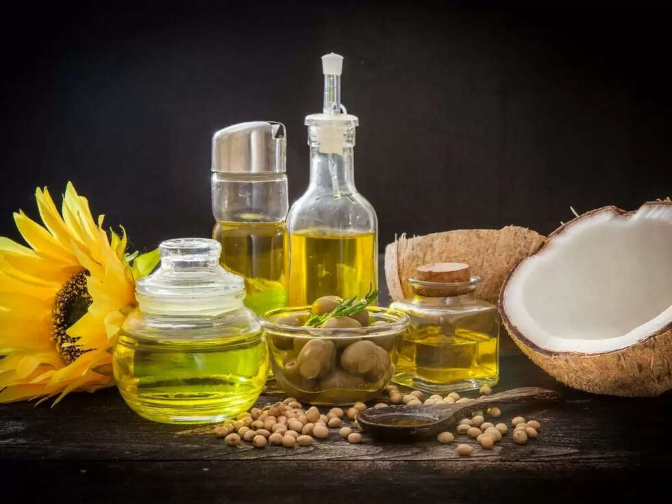 Food Oil Price: सरसों का तेल हुआ भारी मात्रा में सस्ता! जानिए सरसों के तेल के साथ-साथ सोयाबीन, मूंगफली तेल के ताजा दाम&nbsp;