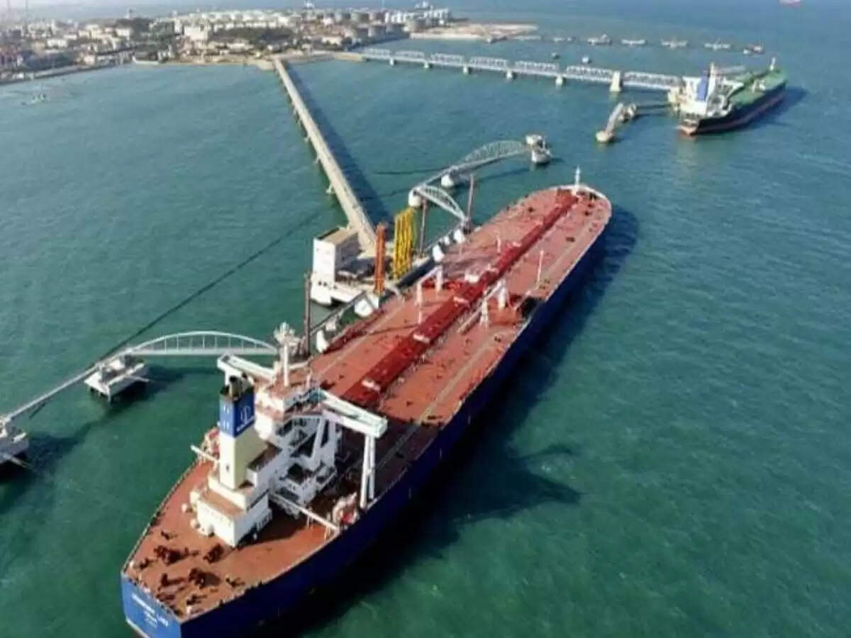 कच्चे तेल पर सरकार ने घटाया विंडफॉल टैक्स, जानिए ताजे़ रेट