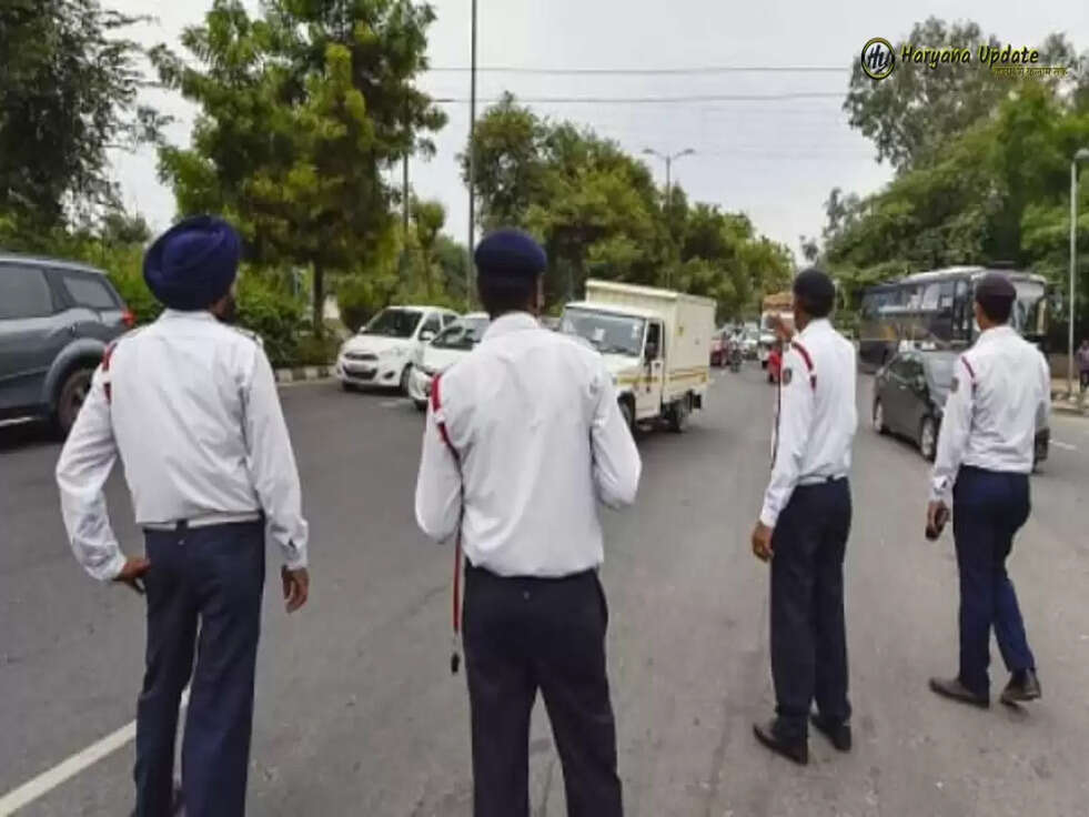 Traffic Challan: बाइक या कार चलाते वक्त जरूर साथ रखें ये 5 सामान, नही तो हो सकता है नुकसान