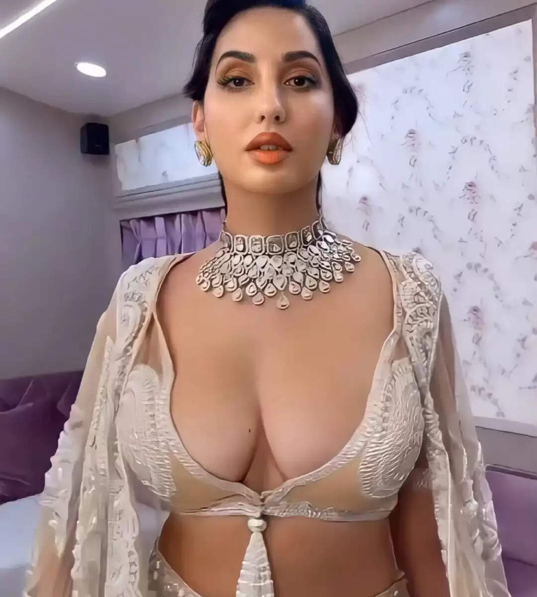 Nora Fatehi Bold