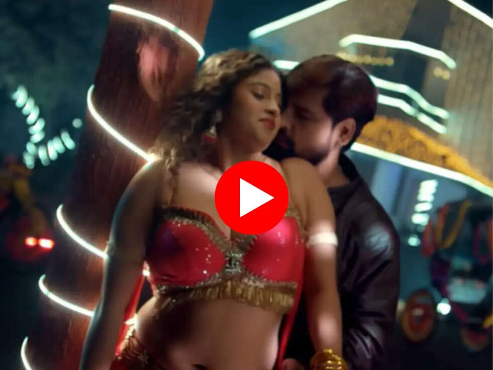 Bhojpuri Song: खेसारी लाल यादव और आकांक्षा पुरी का 'लोहा गरम' गाना वायरल