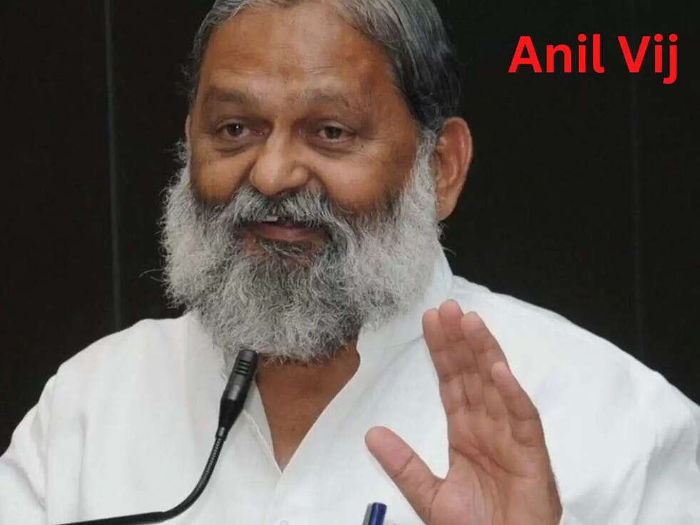 BIG BREAKING: गृह मंत्री अनिल विज ने किए 3 कर्मचारी सस्पेंड, नगर परिषद अंबाला कैंट का किया निरीक्षण