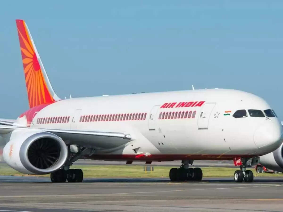 Air Ticket: सरकार के फैसले से 50 फीसदी सस्ता हुआ हवाई टिकट, जानिए