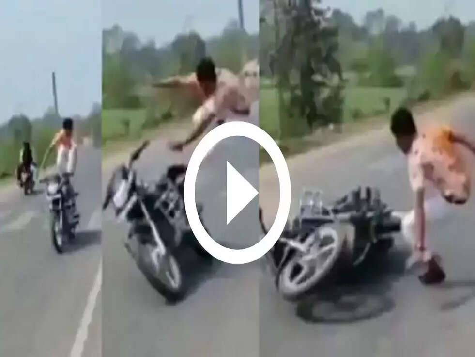 Boys Stunt On Splendor Bike