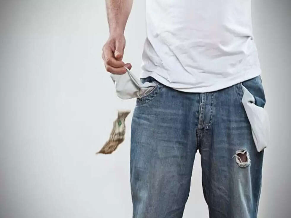 Vastu Tips: ये चीजें खाली कर देती हैं जेब, तुंरत कर लें इनमें सुधार