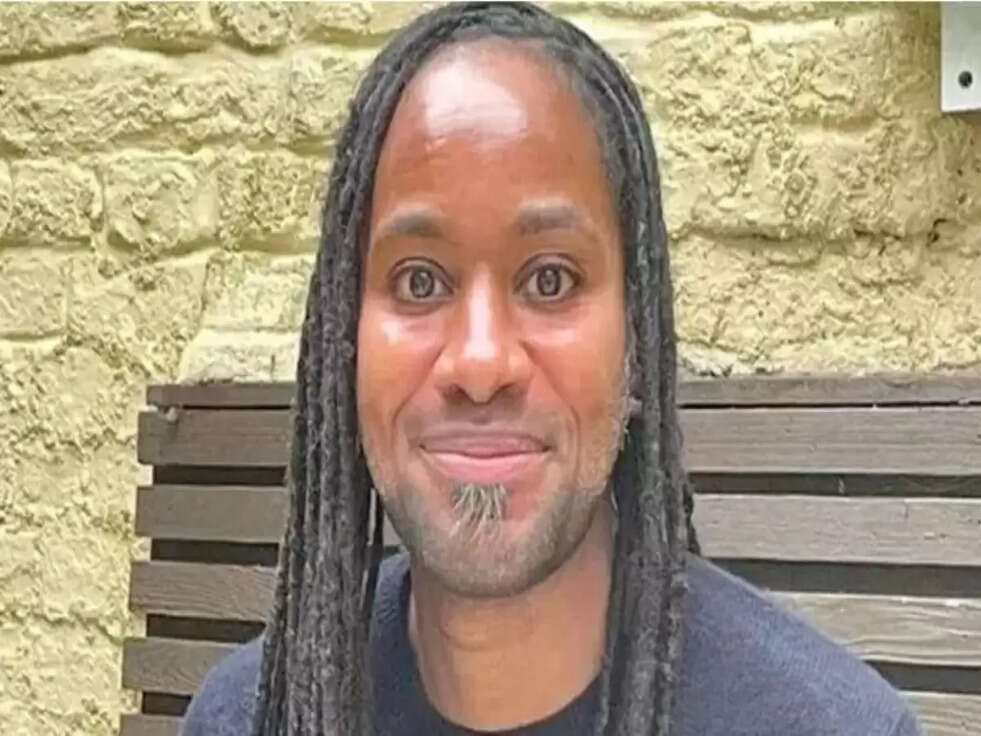 &nbsp;18 साल तक अनपढ़ था, वो अचानक दुनिया की टॉप यूनिवर्सिटी में बन गया प्रोफेसर