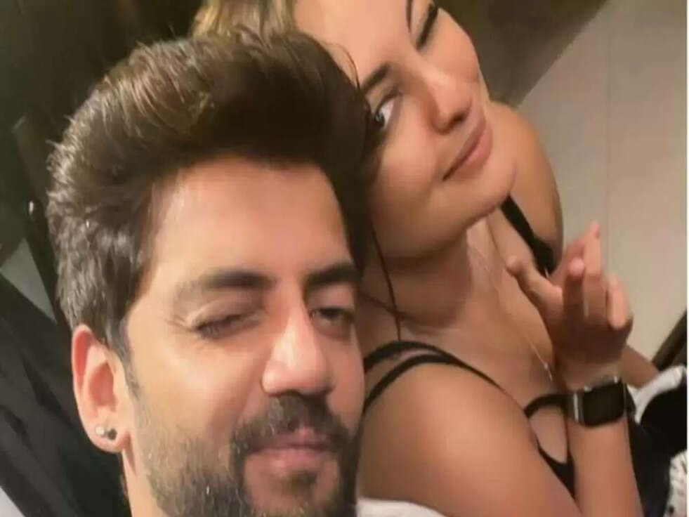 Date Night Photos: जहीर इकबाल के साथ इस अभिनेत्री की रोमांटिक तस्वीरें हो गई वायरल,पहली बार दिखाया ये लुक 