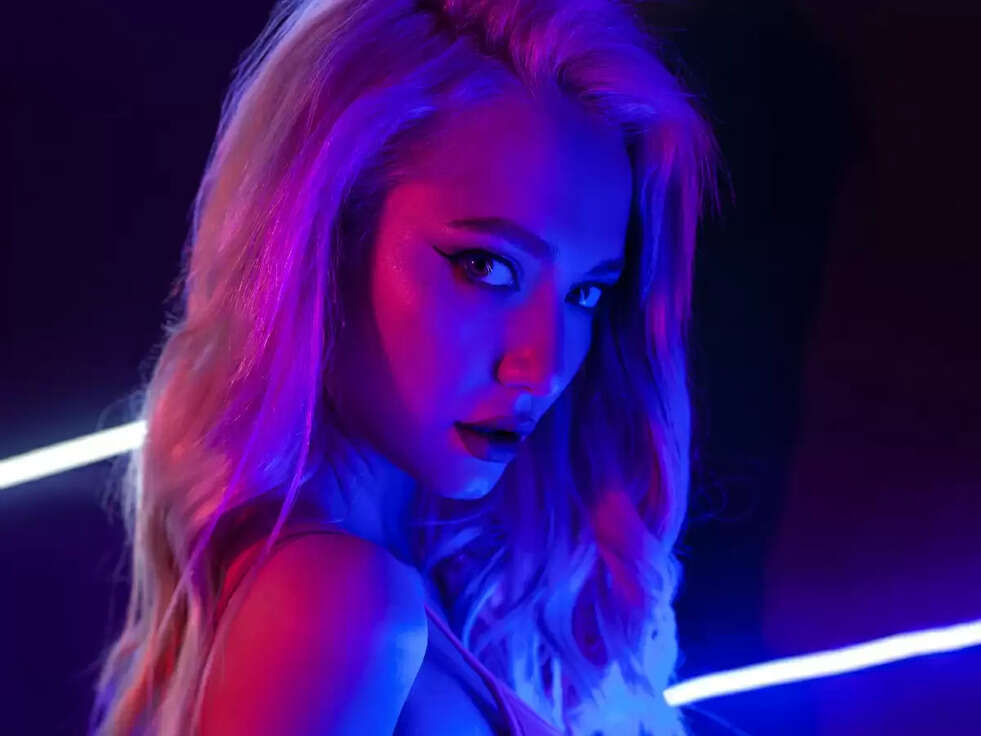 Chanakya Niti : पुरूष से भी ज्यादा होती हैं औरत में&nbsp;इस काम को करने की इच्छा