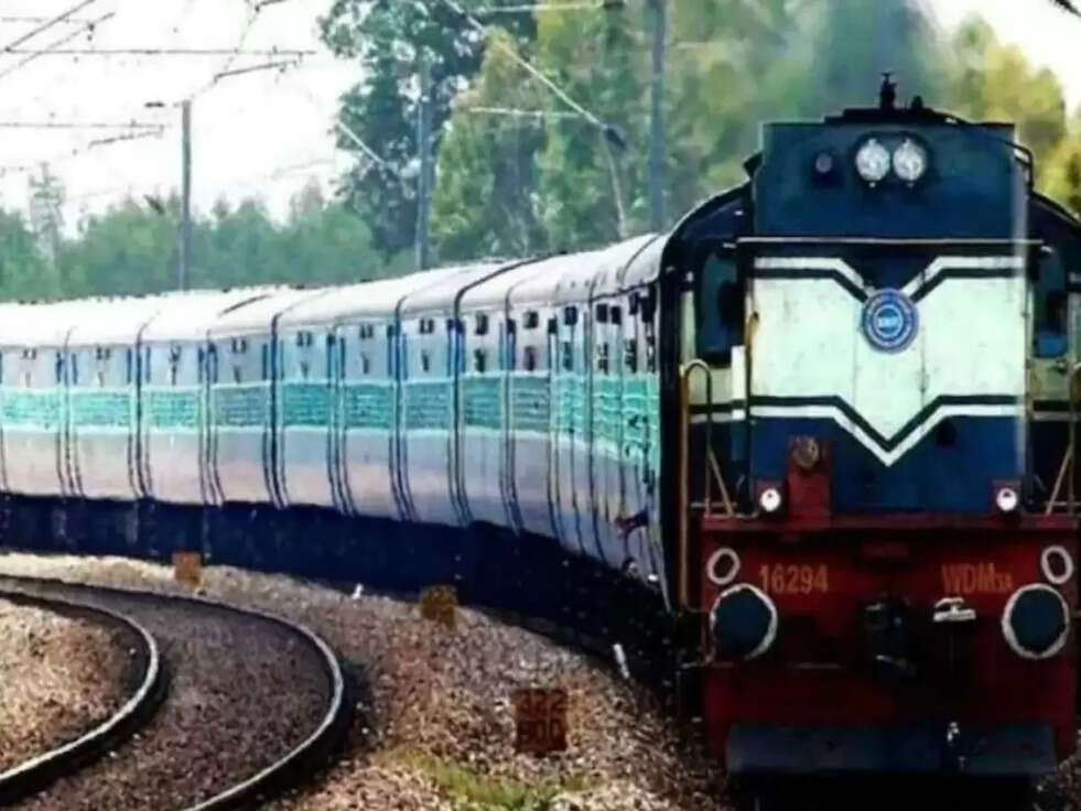 Train Ticket Booking: इस वेबसाइट से बुक करें ट्रेन टिकट, जीरो फीस पर मिलेगी सुविधा